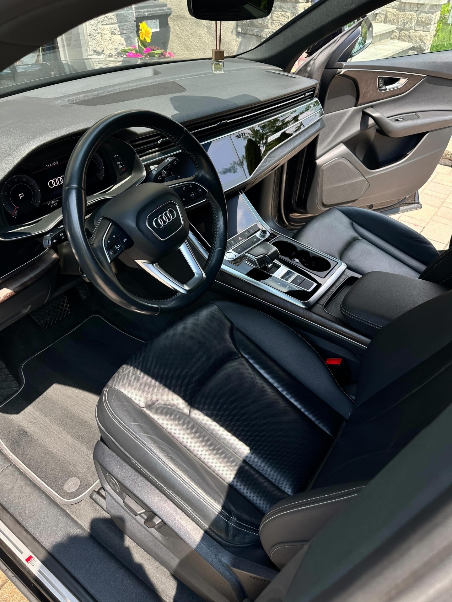 Audi Q8 S-Line — Intérieur